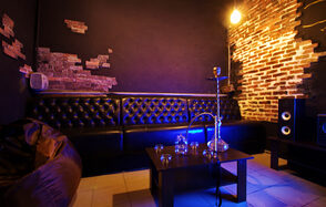 Кальянная Steam Machine. Темный лофт с кальянами