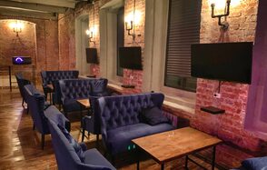 Conductor Lofts с дизайнерской мебелью