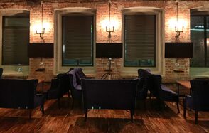 Conductor Lofts с дизайнерской мебелью