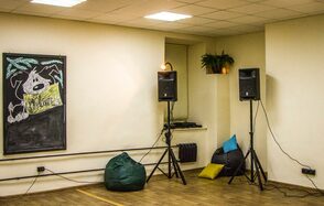 Алсион Лофт с гримеркой