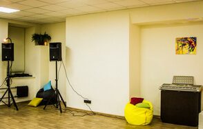 Алсион Лофт с гримеркой