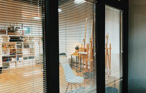 Возьми Кисть Школа Рисования Студия в светлых тонах