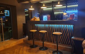 Konig Technical Center. Лофт-кальянная с камином