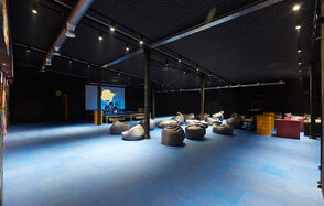 Smola Hall. Пространство в урбанистическом стиле