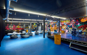 Smola Hall. Пространство в урбанистическом стиле