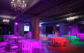 Capital Hall. Банкетный лофт в серебряном цвете