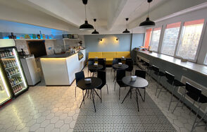 Кафе под закрытие в советском стиле