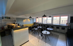 Кафе под закрытие в советском стиле