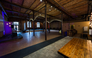 Campus Loft. Лофт с высокими потолками и сценой