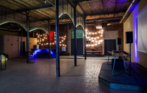 Campus Loft. Лофт с высокими потолками и сценой