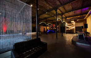 Campus Loft. Лофт с высокими потолками и сценой