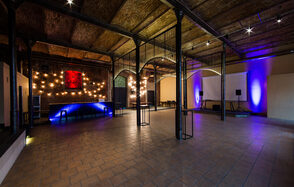 Campus Loft. Лофт с высокими потолками и сценой