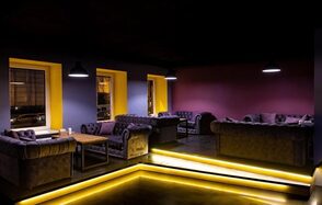 Hustle Lounge Bar в центре города