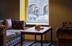 Hustle Lounge Bar в центре города