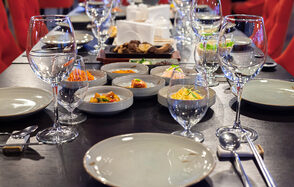 Ресторан Инсам в Афимолле. Банкетный зал с креслами 