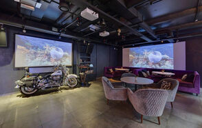 Lounge bar. Лофт бар с мотоциклом