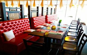 Кафе с панорамными окнами под закрытие