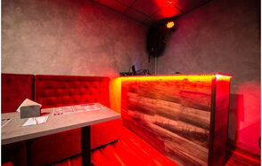 One Bar. Оборудованный караоке-лофт 