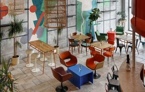 SLOW WINE. Двухуровневый лофт с ярким дизайном