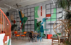 SLOW WINE. Двухуровневый лофт с ярким дизайном