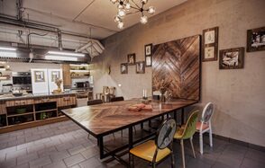 Лофт с кухней для праздников