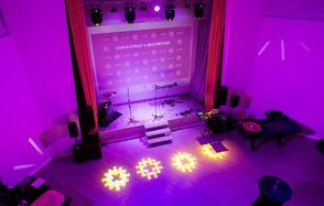 Министерство кейтеринг Белый зал со сценой