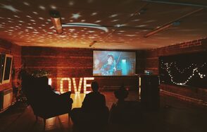 Лофт в стиле унца-унца с выходом на крышу