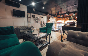 Стилизованный лофт с граммофоном