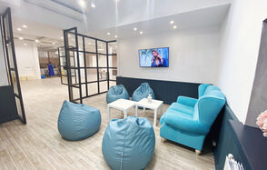 Зонированный лофт с пуфами. Event - пространство TEPLICA