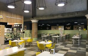 Кулинар Лофт-кафе с высокими потолками