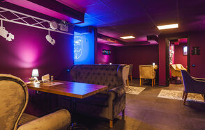 Cinema Лофт-кальянная в стиле кино