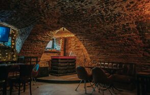 Караоке-бар ШКАФ. Караоке-лофт со сводчатыми потолками