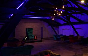 Conductor Lofts в мансарде с огромным танцполом