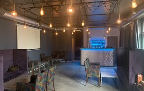 Арт-пространство с отдельным входом и барной стойкой