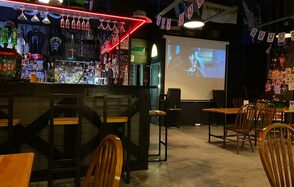 Бар под закрытие в стиле дикого запада