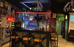 Бар под закрытие в стиле дикого запада