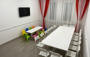 Позитиffчики Лофт в белых тонах с детской игровой комнатой