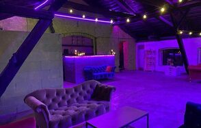 Conductor Lofts неоновый с барной стойкой