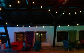 Conductor Lofts неоновый с барной стойкой