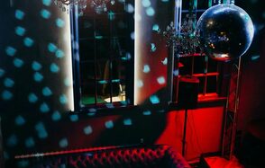 Двухуровневый праздничный лофт с танцполом