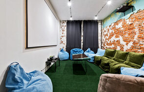 Кафе Деталька Лофт с проектором и играми