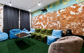 Кафе Деталька Лофт с проектором и играми