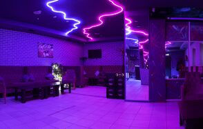 Лофт с атмосферой неона в центре Москвы