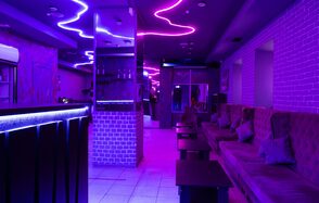 Лофт с атмосферой неона в центре Москвы