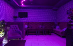 Лофт с атмосферой неона в центре Москвы