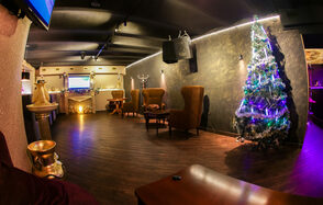 Атмосферный караоке бар под закрытие