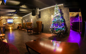 Атмосферный караоке бар под закрытие