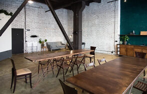 Текстура  Лофт из белого кирпича с панорамным окном