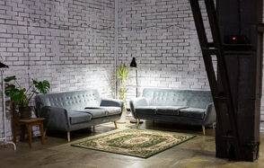 Текстура  Лофт из белого кирпича с панорамным окном