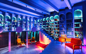 Стильный двухуровневый лофт с панорамным видом